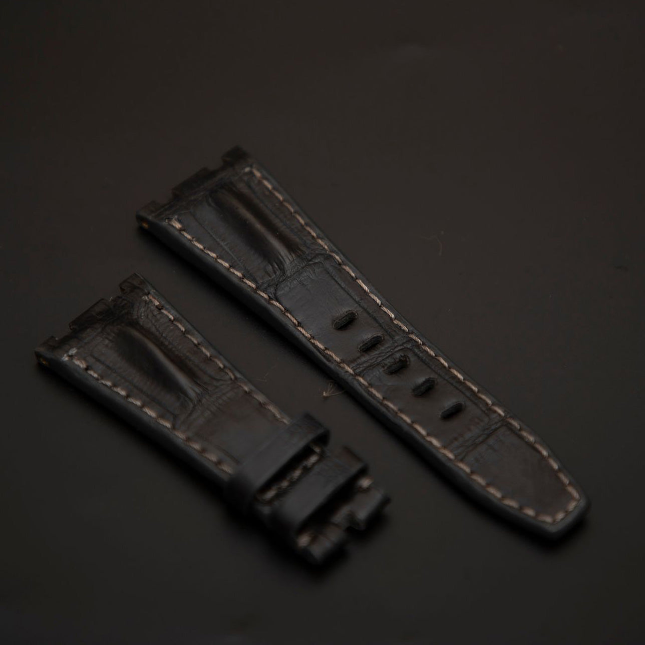 GREY CROCODILE HORNBACK LEATHER STRAP
