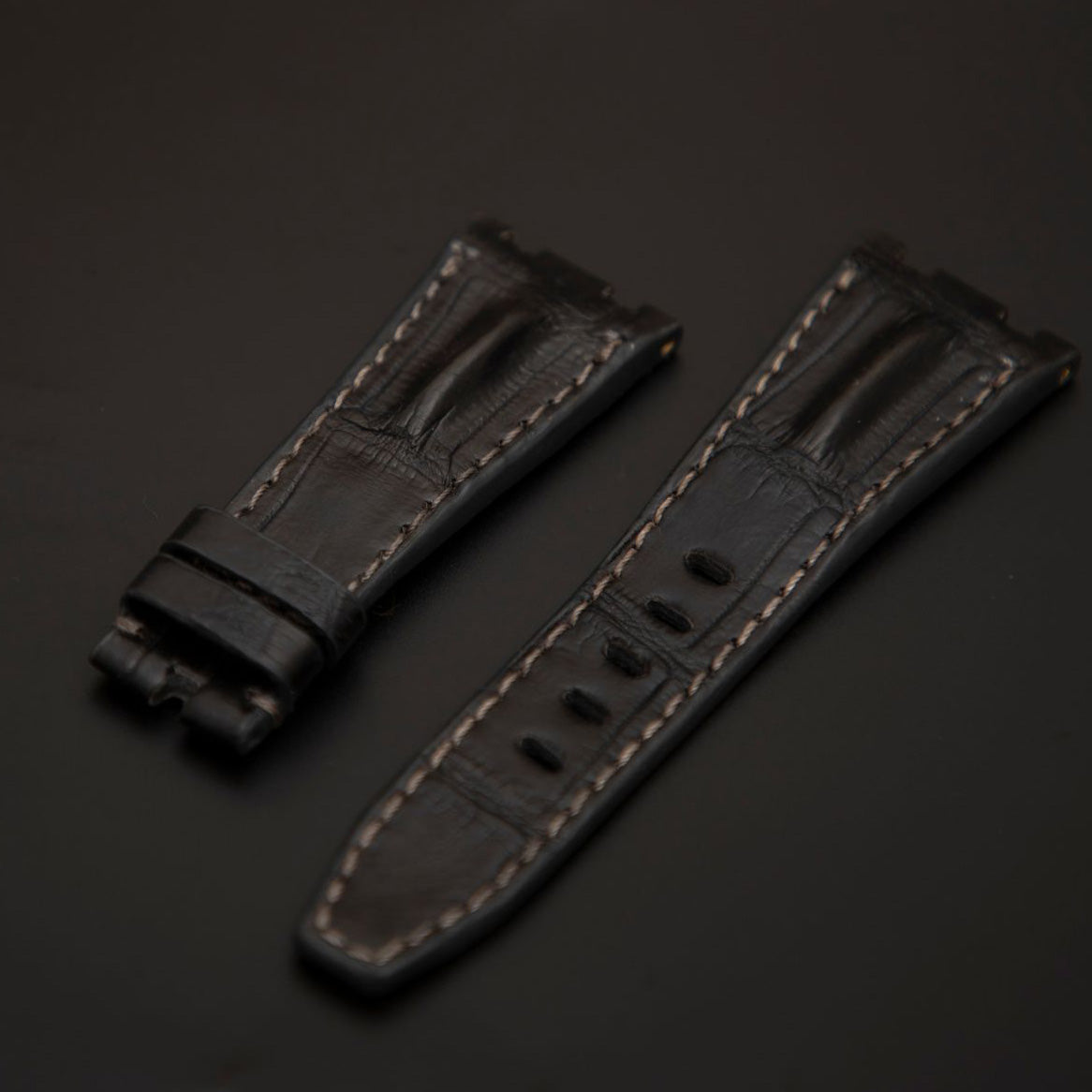 GREY CROCODILE HORNBACK LEATHER STRAP
