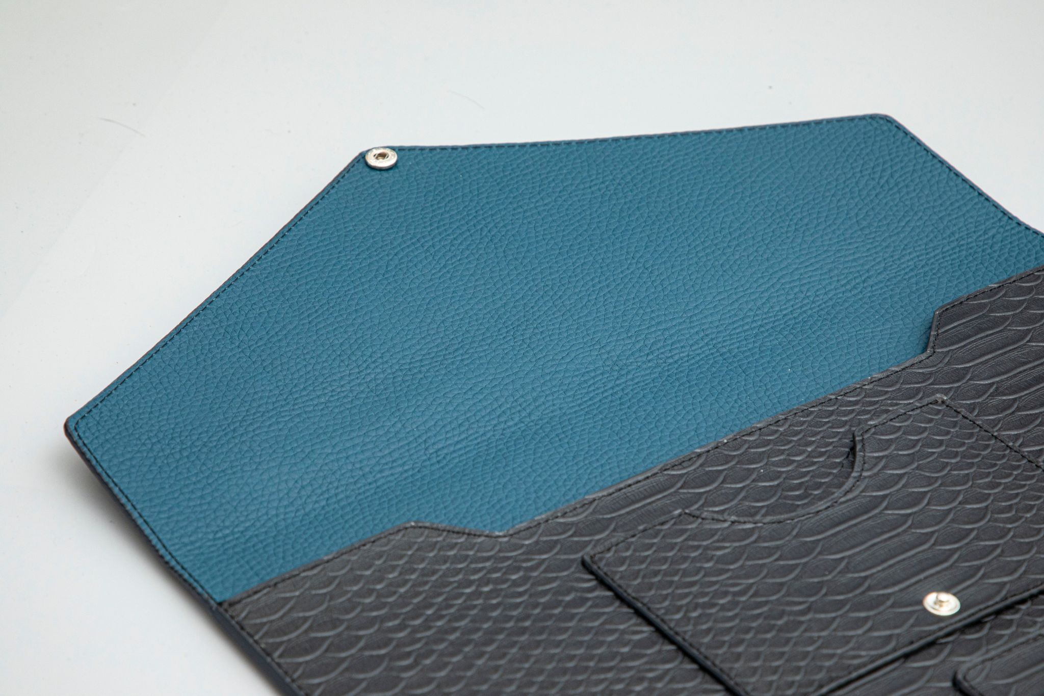 BLACK HANDMADE GENUINE CALF LAPTOP SLEEVE