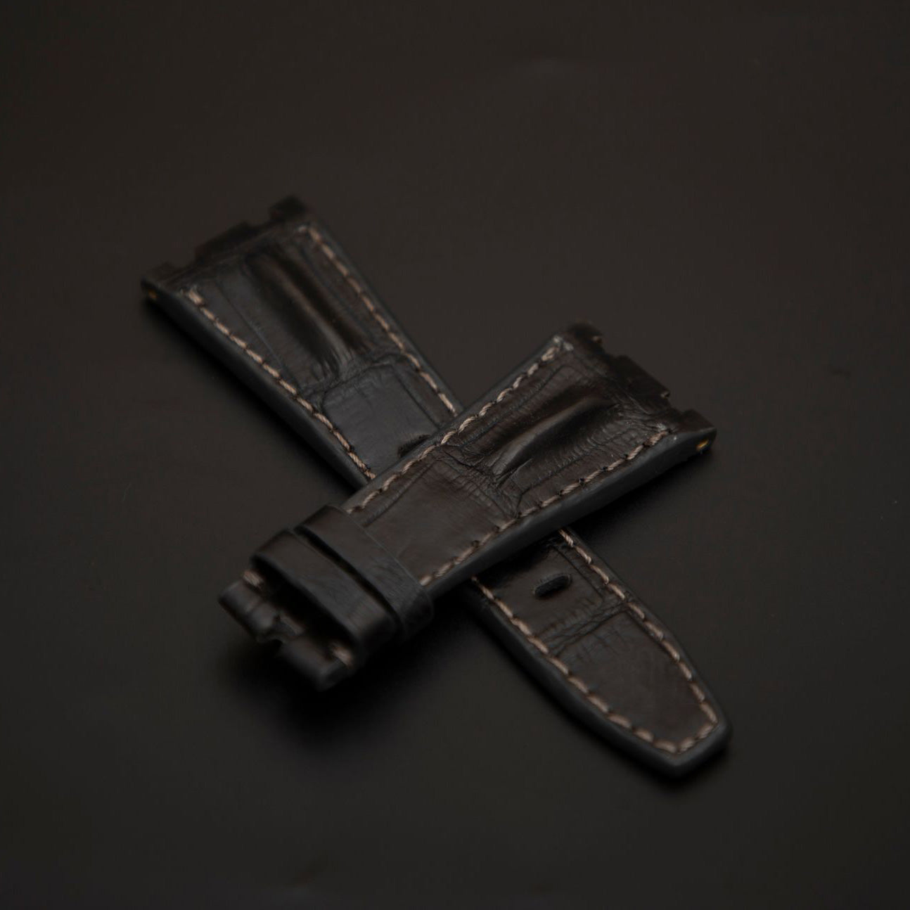GREY CROCODILE HORNBACK LEATHER STRAP