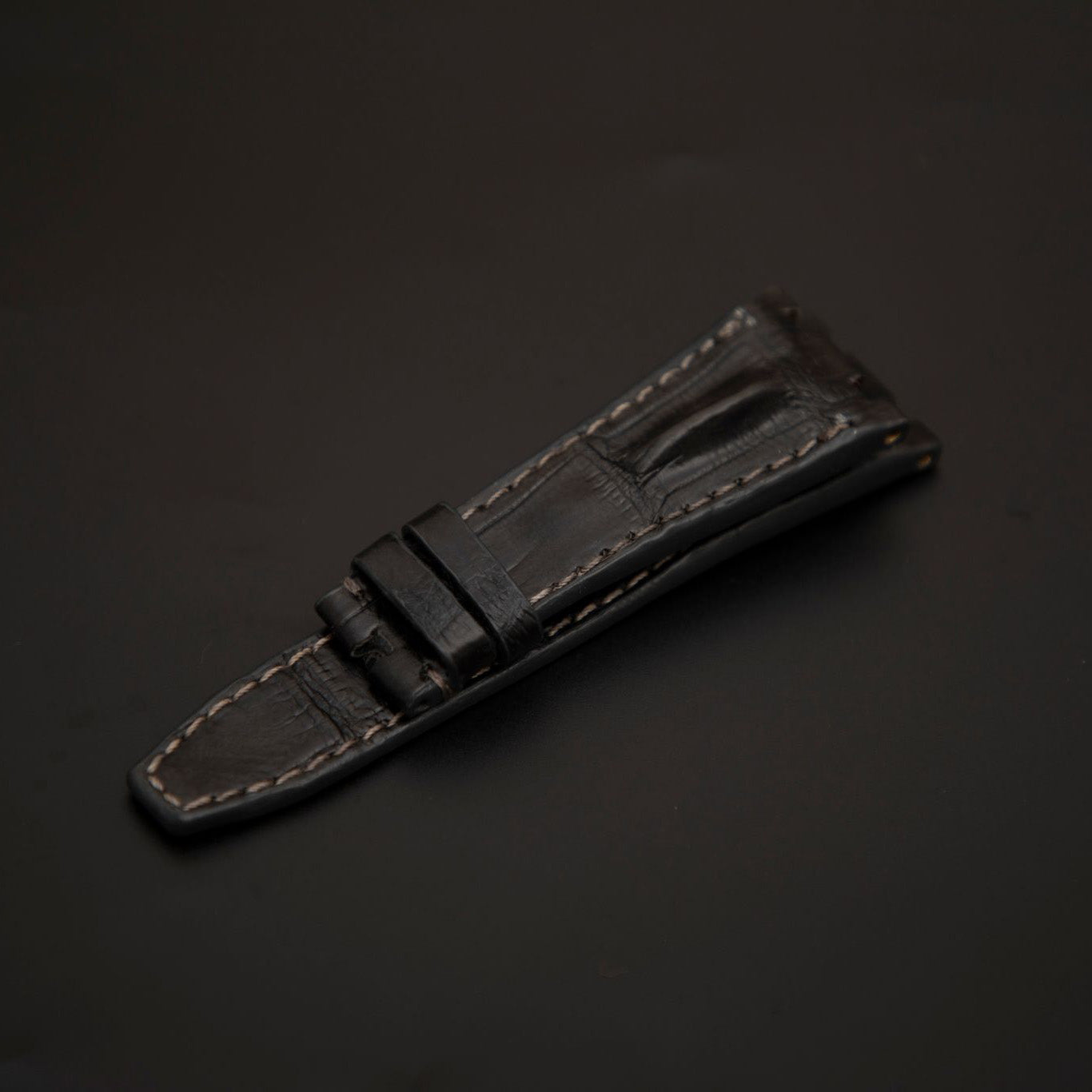 GREY CROCODILE HORNBACK LEATHER STRAP