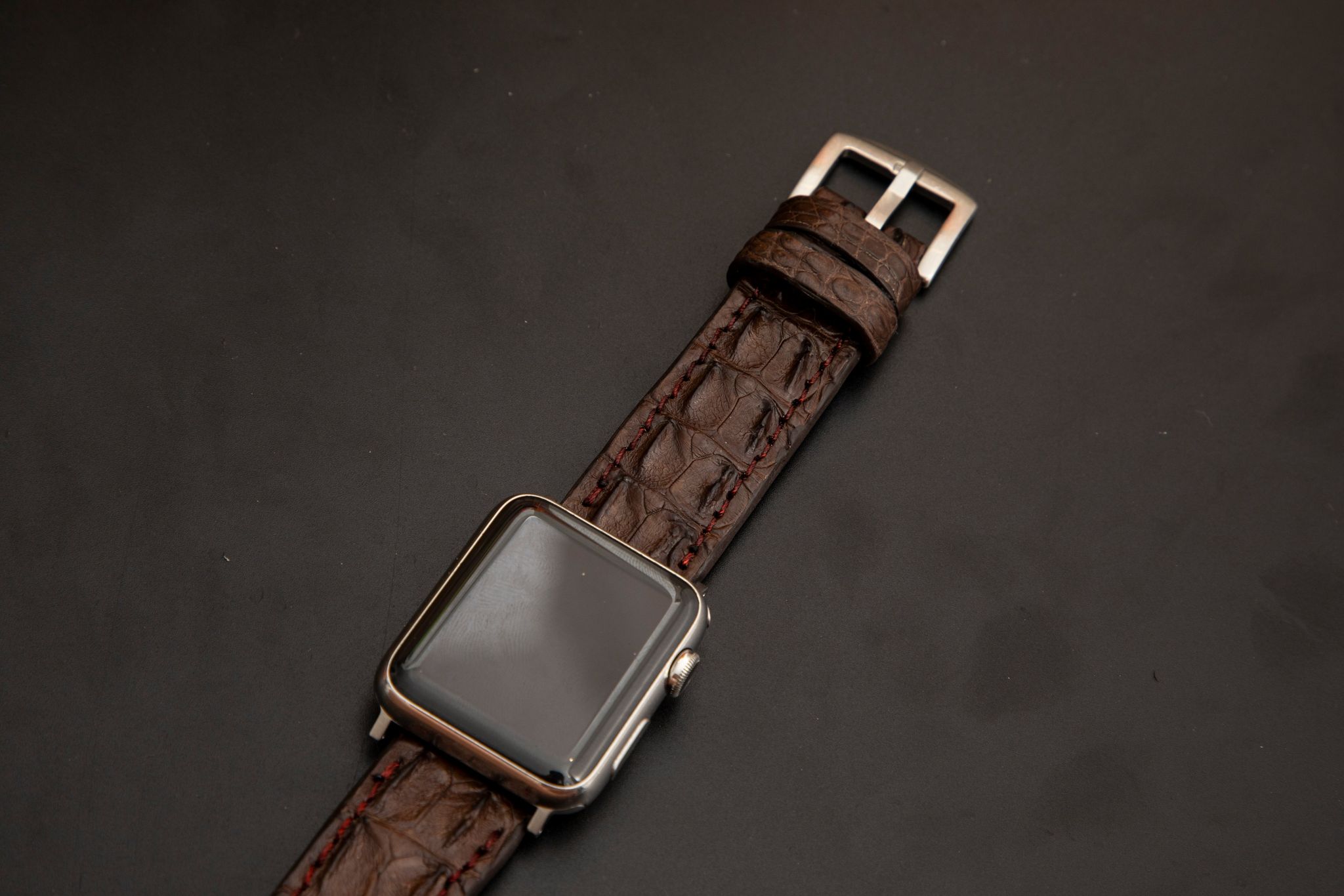 BROWN CROCODILE HORNBACK LEATHER STRAP